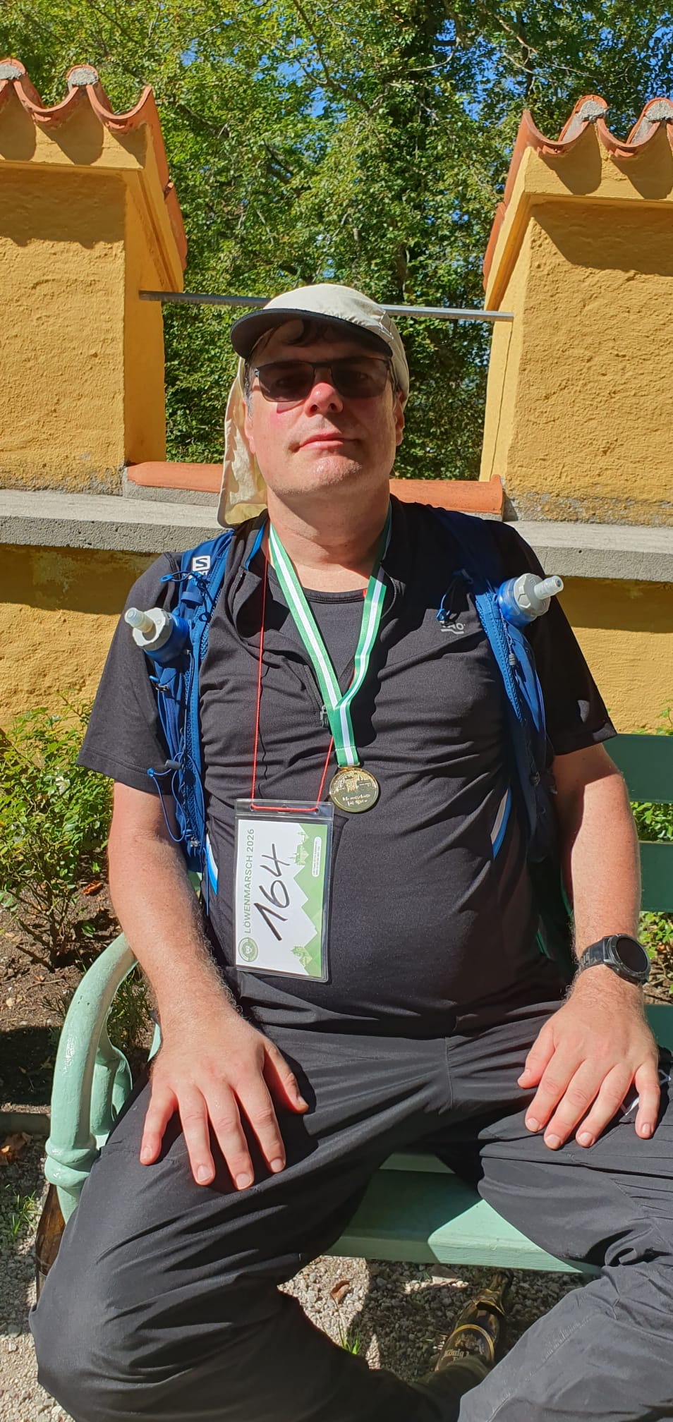 Unser Karateka Andi V. nach dem Zieleinlauf nach 100 km Unser Karateka Andi V. nach dem Zieleinlauf nach 100 km